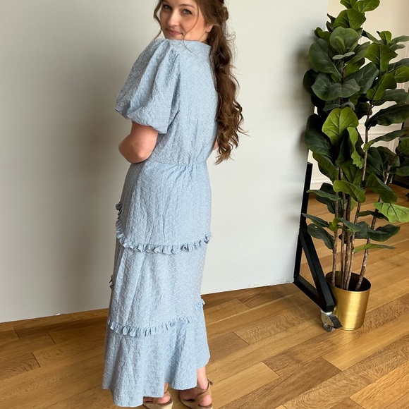 Mink pink  Elegant Blue embroidered design dress - Picture 5 of 8